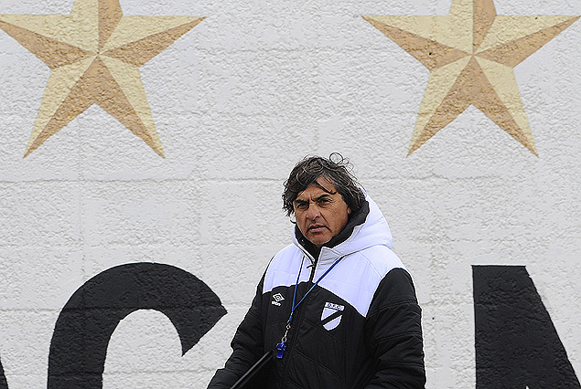 Luis González en el Complejo de Danubio soñando con otra estrella en el club. 