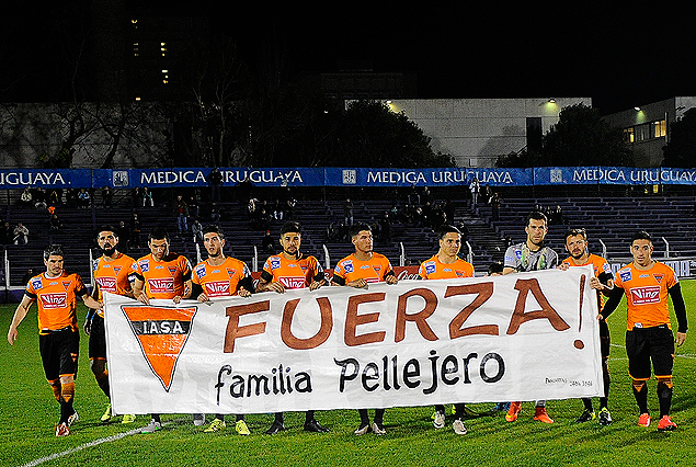 "Fuerza Familia Pellejero", la leyenda de la pancarta en apoyo a Richard Pellejero.