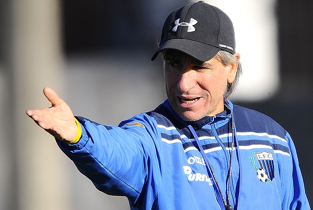 Juan José Verzeri, DT de Liverpool. 