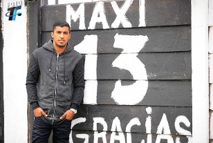 Maxi Olivera con el 13 que lo identifica en el bohemio, emblema del equipo puntero en el Apertura.