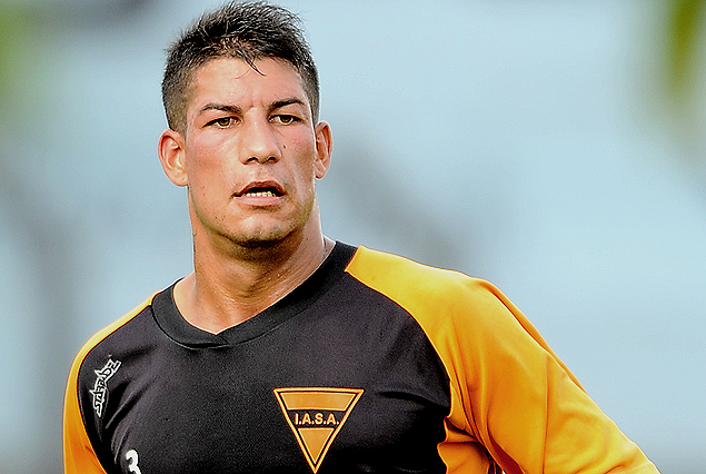 Nicolás Royón no entrenó por molestia en posteriores.