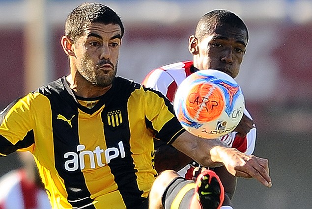 River Plate y Peñarol juegan a las 18:30 en el Estadio Centenario.