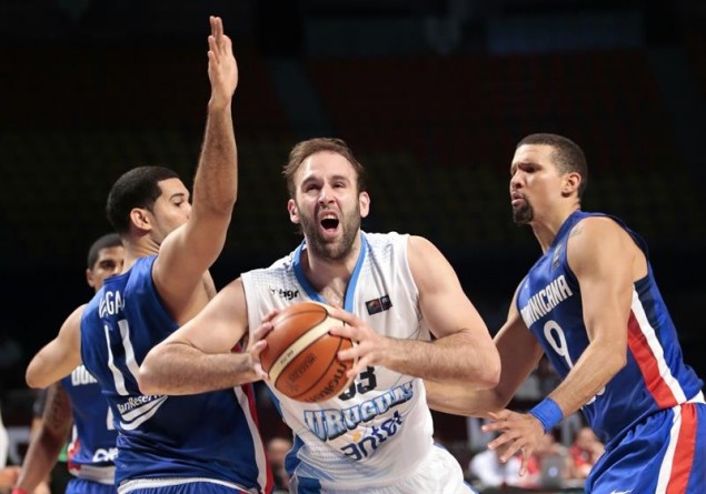 Kiril Wachsmann avanza ante la marca de los dominicanos.