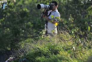 En medio de matorrales en altura un fotógrafo boliviano siguió de esta forma toda la práctica de Uruguay