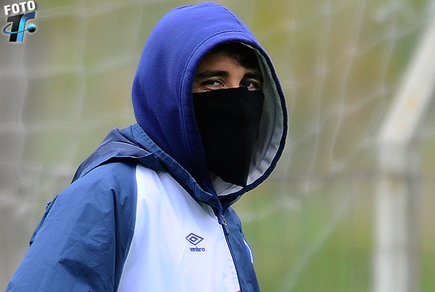 Jorge Fucile, abrigado el viernes en Los Céspedes por la gripe que lo afectó; el sábado juega.