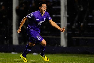 El juvenil Maximiliano Gómez se llena la boca de gol tras convertir el quinto y definitorio penal.