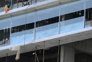 Los vidrios ya fueron colocados en los palcos.