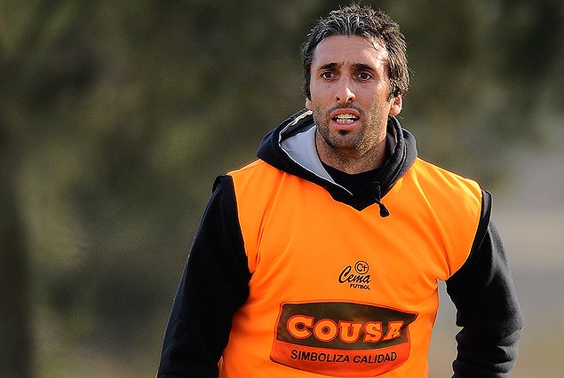 Ignacio Pallas, capitán y referente de Fénix, le apunta a su ex equipo, Nacional.