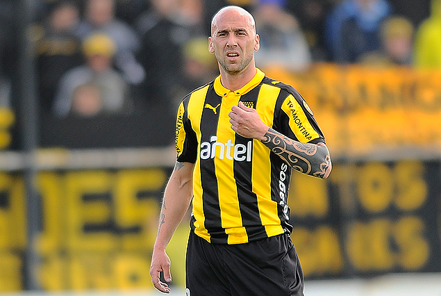 Guillermo Rodríguez en su retorno a Peñarol. Jugó con la camiseta número 2.