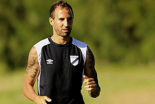 Agustín Peña en el lateral derecho de la Franja.