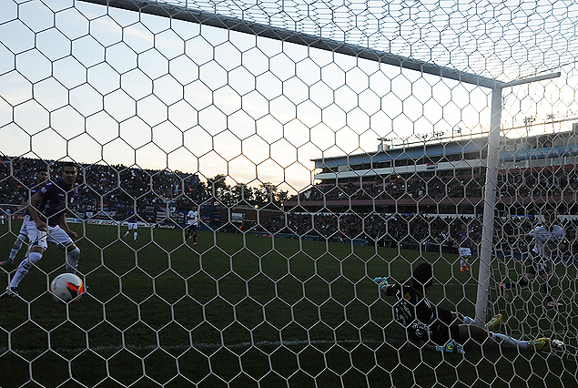 El primer gol de Iván Alonso.
