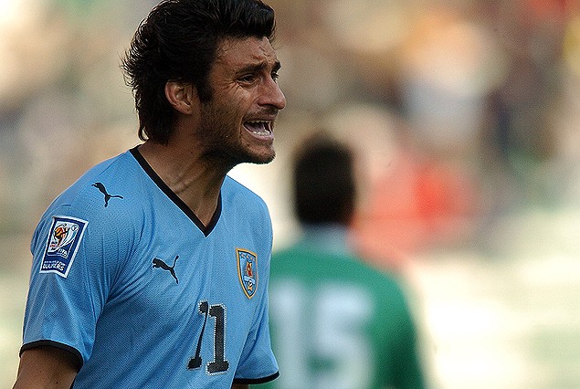 El 14 de octubre del 2008, Uruguay perdía con los bolivianos 2:0, descontó Carlos Buenos -acá en pleno festejo- y Abreu en la hora lo empató.