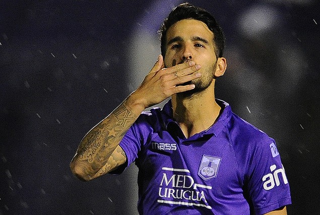 Mathías Cardacio y el beso del triunfo.