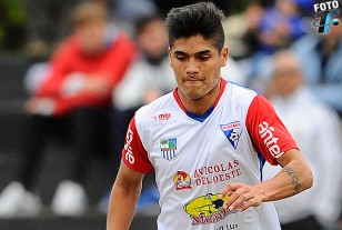 Walter Cubillla de destacada labor en Huracán. 