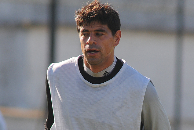 Carlos Grossmüller en Danbuio frente a Peñarol. 