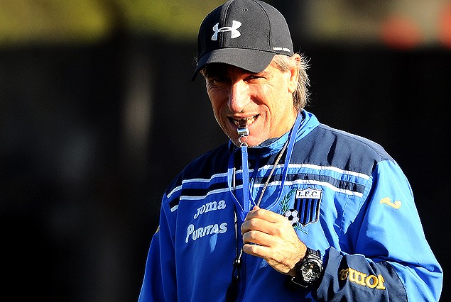 Juan José Verzeri prepara el equipo negriazul para los próximos duelos anet Racing y Peñarol. 