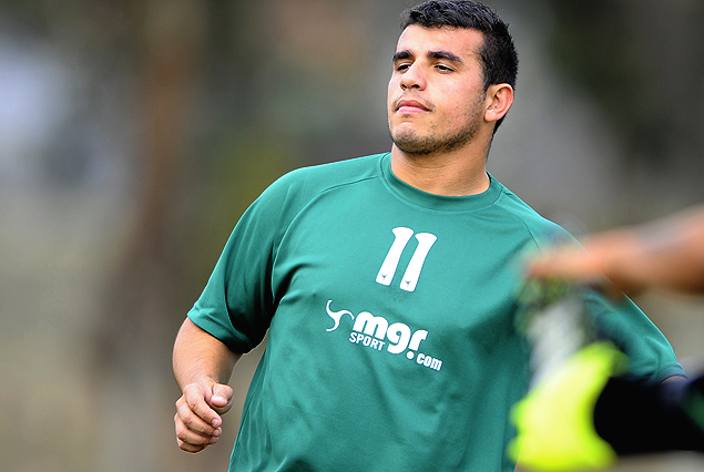 Liber Quiñones en la ofensiva de Racing.