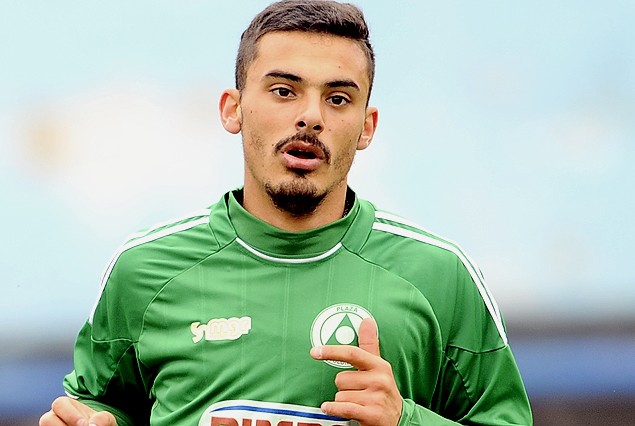 Matías Caseras con golpe en rodilla, entrenó diferenciado el lunes en Colonia.