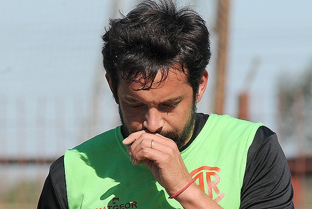 Matás Mier, medita si juega o no el domingo en los rojos.