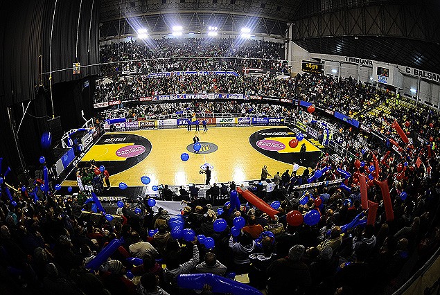 El Palacio Peñarol lleno para el inicio de la Liga Uruguaya de Básquetbol