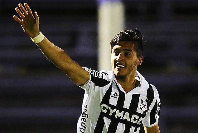 Kevin Ramírez festeja el tercer tanto bohemiio que selló el triunfo.