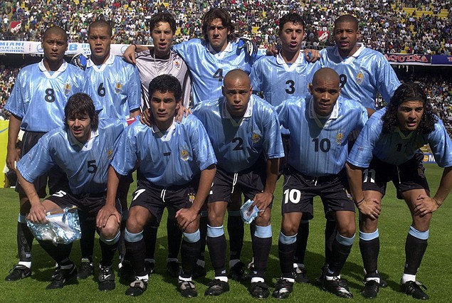 Este es el equipo que dirigido por Passarella, empató 0 a 0 en La Paz el 15 de noviembre del 2000. Fabián Carini, Gustavo Varela, Alejandro Lembo, Gonzalo Sorondo, Darío Rodríguez, Pablo García, Marcelo Romero, Mario Regueiro, Fabián Coelho, Federico Magallanes, José María Franco.