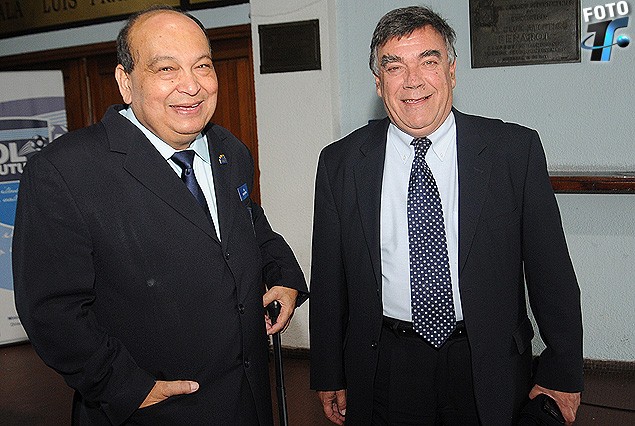 El veedor venezolano Alberto Castillo junto al dirigente uruguayo Alvaro Silva.