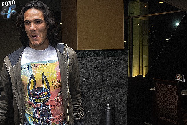 Imagen exclusiva de Edinson Cavani llegando al Hotel Sheraton de Guayaquil a las 20.05 horas de esta ciudad, dos más en nuestra Patria.