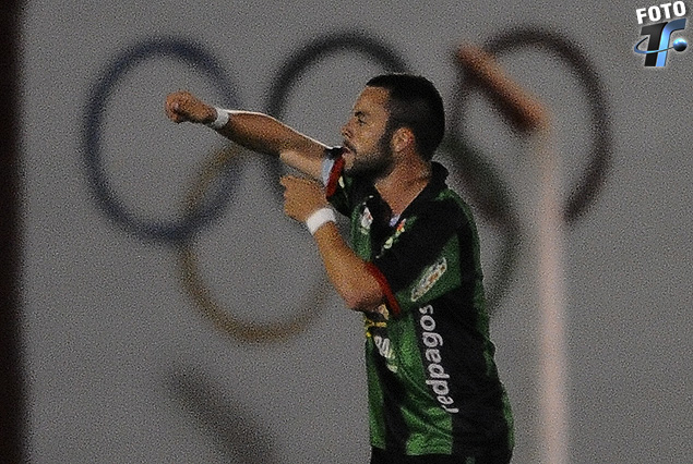 Yuri Galli en el festejo del primer gol fusionado.