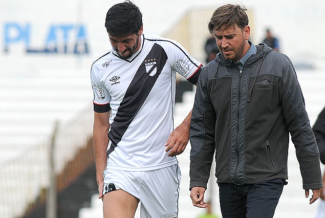 Juan Manuel Olivera salió sentido. Pero se piensa podrá estar ante 