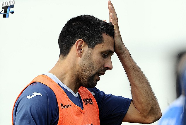 Paulo Pezzolano no lo puede creer. Se confirmó un pequeño desgarro, se pierde el partido con River y seguramente ante Villa Teresa.