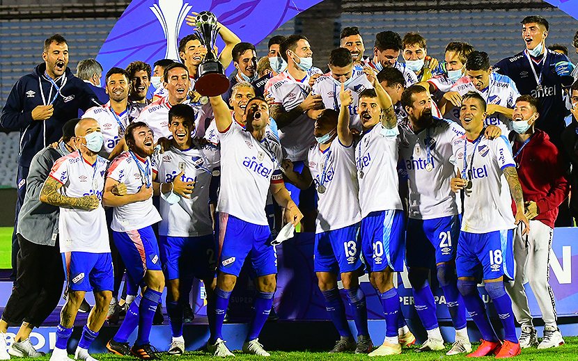 Nacional campeón de la Supercopa Uruguaya 2021.
