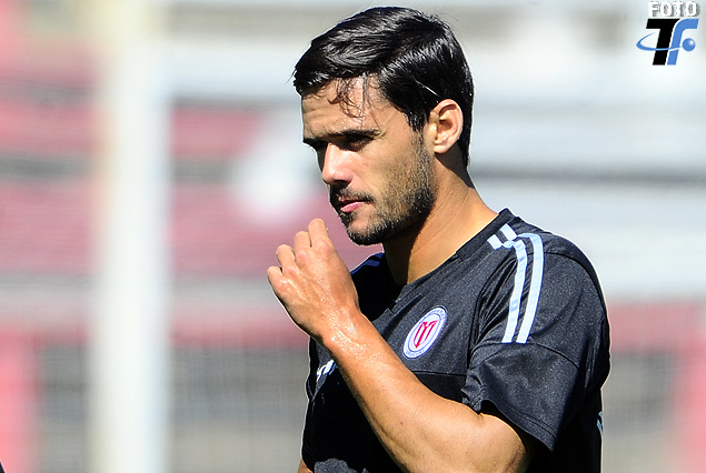 » Nicolás Rodríguez al lateral