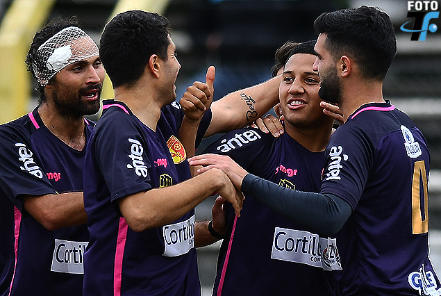 » Juan Moreira, golazo y figura